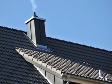 Steildach mit Kamin und Gaube